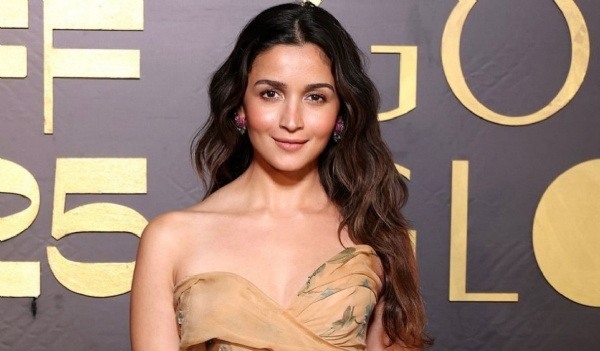 عالیہ بھٹ کو سعودی عرب میں گولڈن گلوبز ہورائزن ایوارڈ ملا عالیہ بھٹ کو سعودی عرب میں گولڈن گلوبز ہورائزن ایوارڈ ملا