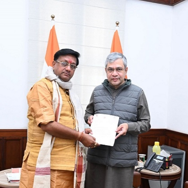 بہ پور ایم ایل اے نے مرکزی وزیر ریلوے سے ملاقات کی، میمورنڈم پیش کیا بہ پور ایم ایل اے نے مرکزی وزیر ریلوے سے ملاقات کی، میمورنڈم پیش کیا