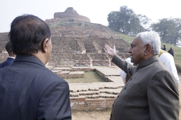 (اپ ڈیٹ) کیسریا بدھ اسٹوپا میں بڑی تعداد میں سیاح آتے ہیں، سیاحتی سہولت مرکز کی تعمیر جلد مکمل کی جائے: وزیر اعلیٰ (اپ ڈیٹ) کیسریا بدھ اسٹوپا میں بڑی تعداد میں سیاح آتے ہیں، سیاحتی سہولت مرکز کی تعمیر جلد مکمل کی جائے: وزیر اعلیٰ