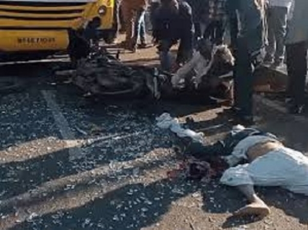 کھنڈوا میں دردناک سڑک حادثہ، اسکول بس اور بائیک کی ٹکر میں چچا بھتیجے کی موت کھنڈوا میں دردناک سڑک حادثہ، اسکول بس اور بائیک کی ٹکر میں چچا بھتیجے کی موت