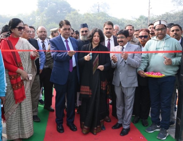 وائس چانسلر افتتاح کرتے ہوئے وائس چانسلر افتتاح کرتے ہوئے