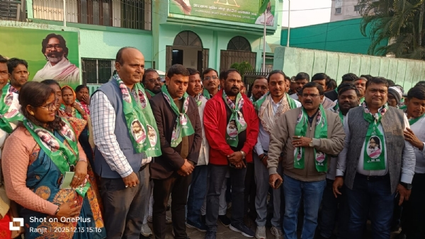 عام آدمی پارٹی کے سینکڑوں ارکان جے ایم ایم میں شامل عام آدمی پارٹی کے سینکڑوں ارکان جے ایم ایم میں شامل