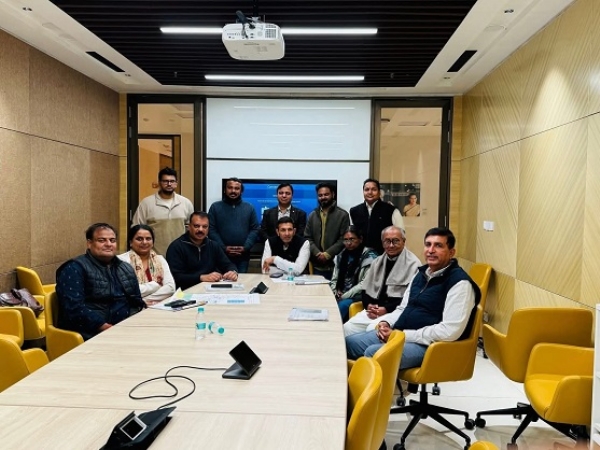 دہلی ہیڈکوارٹر میں منعقدہ میٹنگ میں ایم پی کے کانگریس رہنما شامل ہوئے دہلی ہیڈکوارٹر میں منعقدہ میٹنگ میں ایم پی کے کانگریس رہنما شامل ہوئے