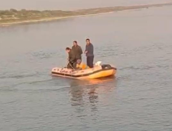 ریل بنانے کے دوران گنگا ندی میں ڈوبا نوجوان،تلاش جاری ریل بنانے کے دوران گنگا ندی میں ڈوبا نوجوان،تلاش جاری