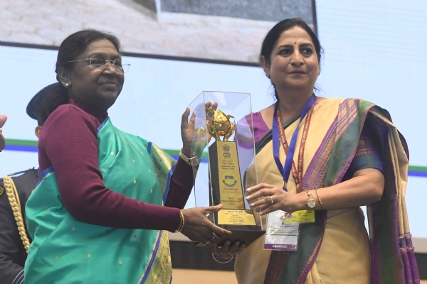 ہماری ثقافت میں دنیا کے مسائل کا حل مضمر ہے ہماری ثقافت میں دنیا کے مسائل کا حل مضمر ہے