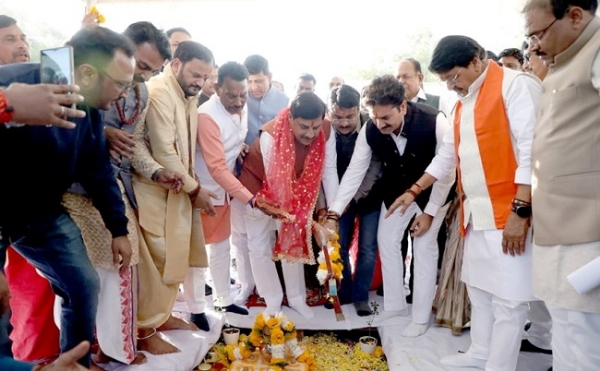 وزیر اعلیٰ ڈاکٹر موہن یادو نے اندور میں نئی ایم وائی ہاسپٹل عمارت کے تعمیراتی کام کا سنگ بنیاد رکھا وزیر اعلیٰ ڈاکٹر موہن یادو نے اندور میں نئی ایم وائی ہاسپٹل عمارت کے تعمیراتی کام کا سنگ بنیاد رکھا