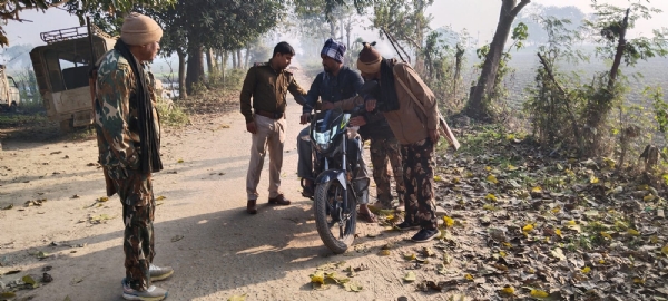 پولیس ہیڈ کوارٹر کی ہدایات پر ایس ایس پی نے ضلع بھر میں گاڑیوں کی سخت چیکنگ کی پولیس ہیڈ کوارٹر کی ہدایات پر ایس ایس پی نے ضلع بھر میں گاڑیوں کی سخت چیکنگ کی