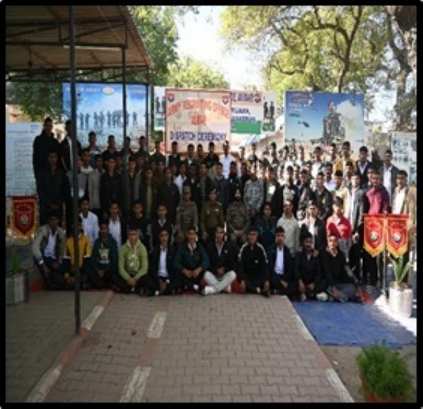 ہندوستانی فوج میں شمولیت کے لیے امیدواروں کی پہلی روانگی ہندوستانی فوج میں شمولیت کے لیے امیدواروں کی پہلی روانگی