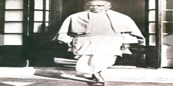 تاریخ کے آئینے میں 15 دسمبر : مرد آہن سردار ولبھ بھائی پٹیل کی برسی
