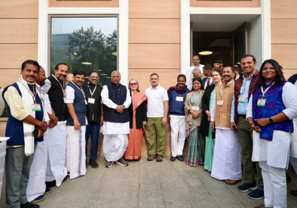 دہلی میں کانگریس کی ریلی دہلی میں کانگریس کی ریلی