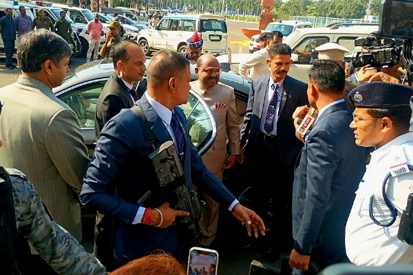 میسی تنازعہ: انکوائری کمیٹی نے یووابھارتی اسٹیڈیم کاکیا معائنہ، گورنر بھی اسٹیڈیم پہنچے میسی تنازعہ: انکوائری کمیٹی نے یووابھارتی اسٹیڈیم کاکیا معائنہ، گورنر بھی اسٹیڈیم پہنچے