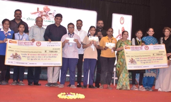 سورت میں’ہیرابا کھمکار یوجنا‘ کے تحت 1100 ضرورت مند لڑکیوں کو تعلیم کی مدد ملی