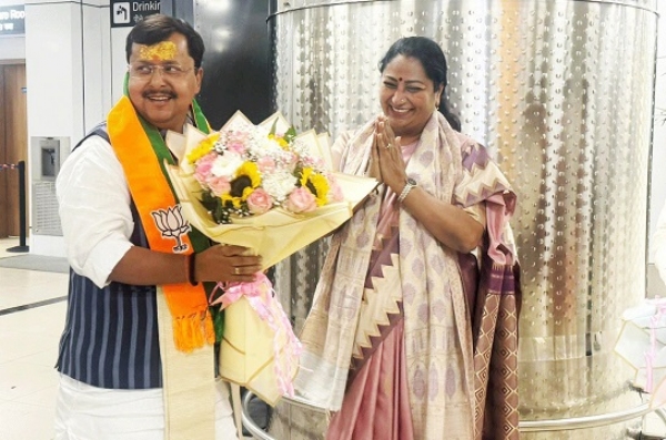 NITIN-WELCOME-DELHI CM