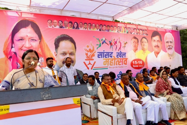 دھار: مرکزی وزیر ساوتری ٹھاکر نے ایم پی اسپورٹس فیسٹیول کا افتتاح کیا