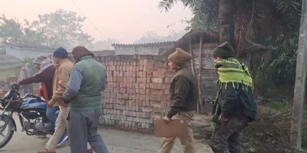 بہار کے مظفر پور میں ایک باپ نے غربت سے تنگ آکر اپنی تین بیٹیوں سمیت پھانسی لگائی