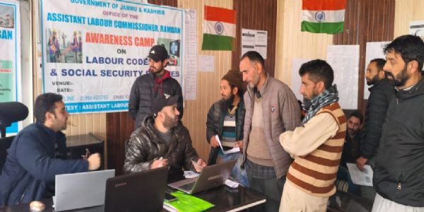 رامبن میں مزدوروں کی فلاح بہبود کی اسکیموں کے متعلق پروگرام کا انعقاد