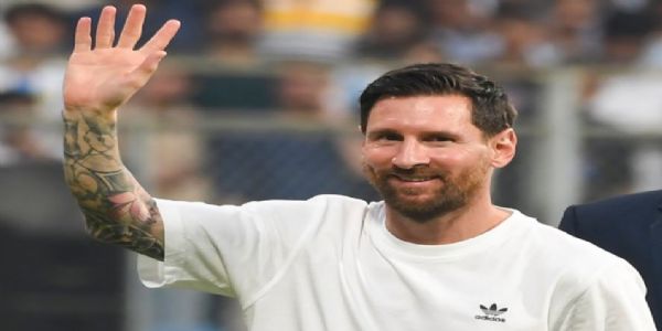 ارون جیٹلی اسٹیڈیم کے باہر ’میسی، میسی‘ کے نعرے ، مداحوں کا اژدھام