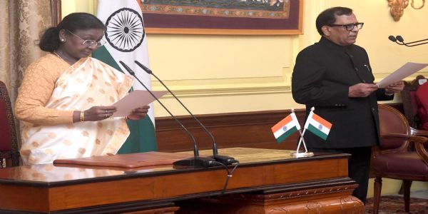 صدرجمہوریہ نے راج کمار گوئل کو چیف انفارمیشن کمشنر کے عہدے کا حلف دلایا