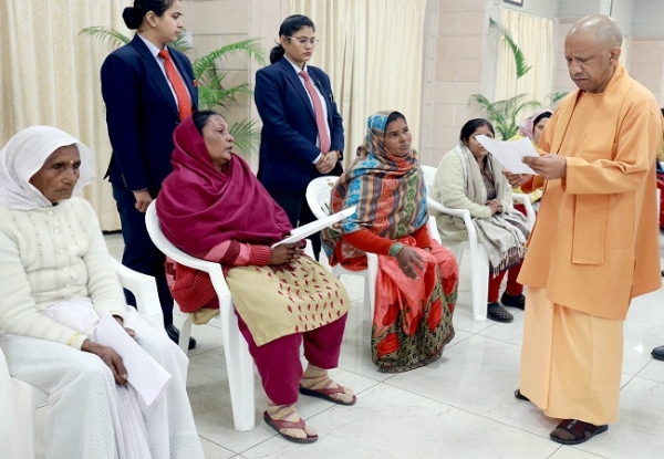 حکومت کا مقصد ہر ضرورت مند کی خدمت کرنا ہے: وزیر اعلی یوگی حکومت کا مقصد ہر ضرورت مند کی خدمت کرنا ہے: وزیر اعلی یوگی