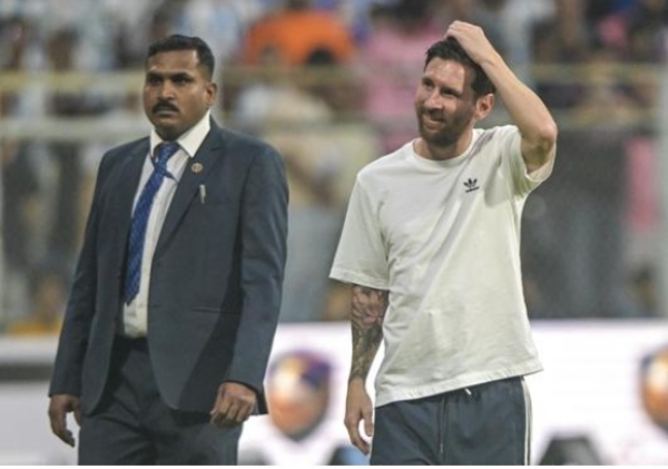 فٹبالر لیونل میسی اپنے گاٹ انڈیا ٹور کے دوران پی ایم مودی سے نہیں ملیں گے فٹبالر لیونل میسی اپنے گاٹ انڈیا ٹور کے دوران پی ایم مودی سے نہیں ملیں گے