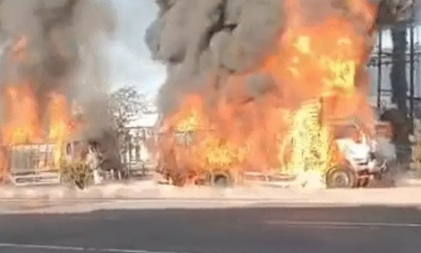 MP-Two trucks-Fire-traffic jam MP-Two trucks-Fire-traffic jam