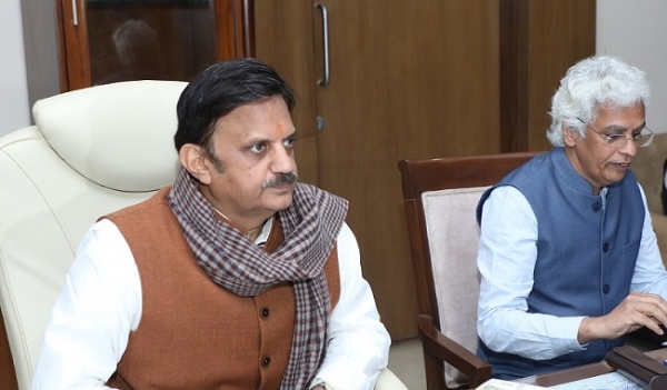 ایم پی کابینہ کے فیصلوں کی جانکاری دیتے ہوئے نائب وزیر اعلیٰ شکل ایم پی کابینہ کے فیصلوں کی جانکاری دیتے ہوئے نائب وزیر اعلیٰ شکل