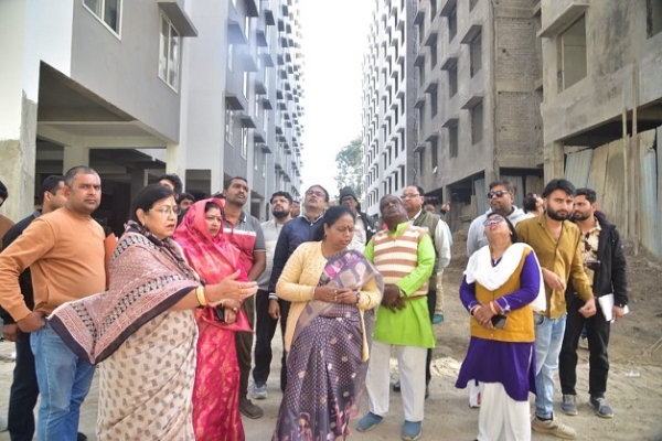 بھوپال میئر مالتی رائے وزیر اعظم رہائشی منصوبے کے تحت 12 نمبر رہائشی پروجیکٹ کے کاموں کا معائنہ کرنے پہنچیں بھوپال میئر مالتی رائے وزیر اعظم رہائشی منصوبے کے تحت 12 نمبر رہائشی پروجیکٹ کے کاموں کا معائنہ کرنے پہنچیں