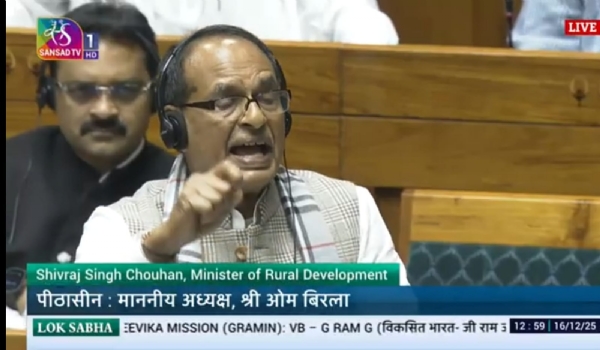 ہنگامہ آرائی کے درمیان منریگا کے بدلے ’جی رام جی‘ بل پیش ہنگامہ آرائی کے درمیان منریگا کے بدلے ’جی رام جی‘ بل پیش