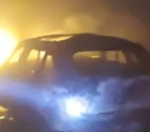 متھرا میں یمنا ایکسپریس وے پر حادثہ: سات بسوں اور تین کاروں میں آگ لگی، چھ مسافر ہلاک ، 25 زخمی متھرا میں یمنا ایکسپریس وے پر حادثہ: سات بسوں اور تین کاروں میں آگ لگی، چھ مسافر ہلاک ، 25 زخمی