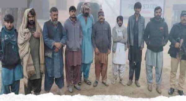 پاکستان کے سندھ میں 19 بس مسافروں کا اغوا، ان میں سے 10 کو بازیاب کرالیا گیا پاکستان کے سندھ میں 19 بس مسافروں کا اغوا، ان میں سے 10 کو بازیاب کرالیا گیا