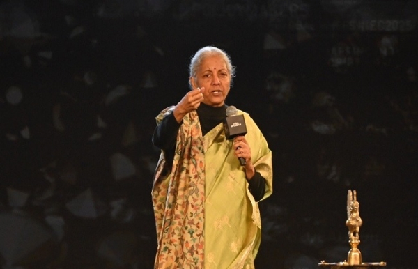 ٹیرف کے ذریعہ عالمی تجارت کوہتھیار بنایا جارہا ہے: نرملا سیتا رمن ٹیرف کے ذریعہ عالمی تجارت کوہتھیار بنایا جارہا ہے: نرملا سیتا رمن