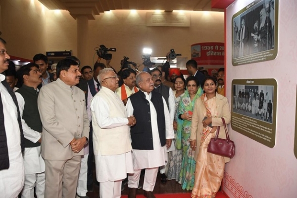 ایم پی اسمبلی کے تاریخی سفر اور ترقی و خدمت کے دو سال پر مبنی نمائش کا افتتاح