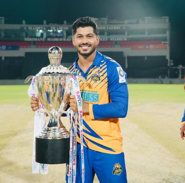 مرادآباد کے کرکٹر شیوانگ کمار کو سن رائز حیدرآباد نے خریدا