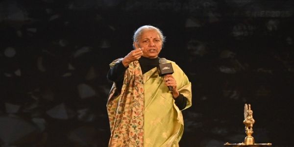 ٹیرف کے ذریعہ عالمی تجارت کوہتھیار بنایا جارہا ہے: نرملا سیتا رمن