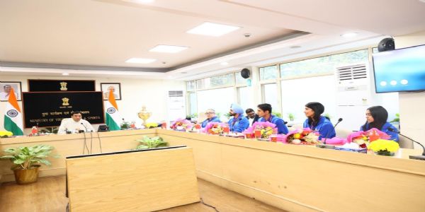 وزیر کھیل ڈاکٹر منڈاویہ نے اسکواش ورلڈ کپ جیتنے پر ہندوستانی ٹیم کو مبارکباد دی