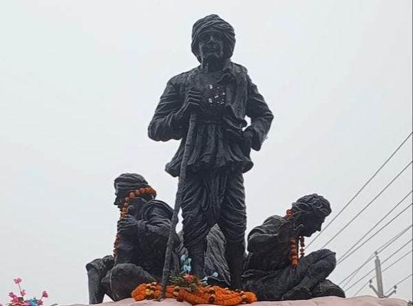 لوک ڈرامہ نگار بھیکاری ٹھاکر کے یوم پیدائش: بھوجپوری لوک ثقافت کا ایک لافانی دستخط لوک ڈرامہ نگار بھیکاری ٹھاکر کے یوم پیدائش: بھوجپوری لوک ثقافت کا ایک لافانی دستخط