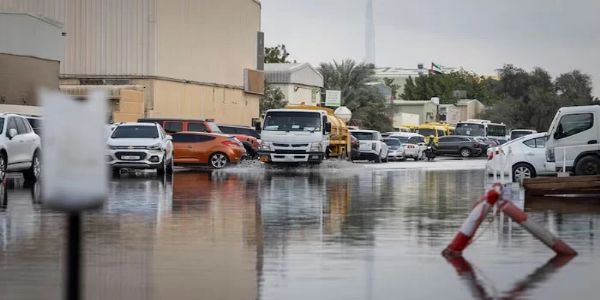 یو اے ای میں شدید بارش، پولیس کا الرٹ جاری