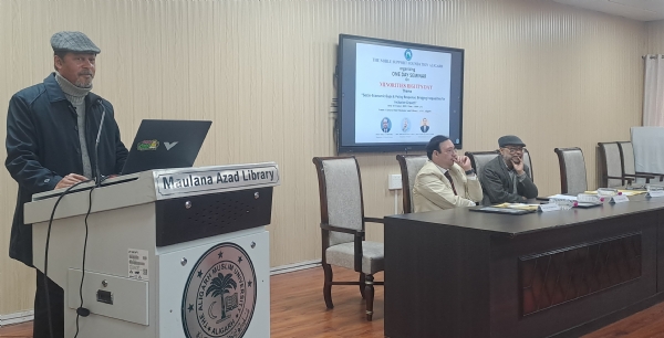 رضوان خان خطاب کرتے ہوئے