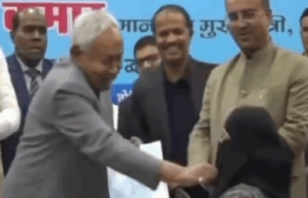 حجاب تنازعہ: آیوش ڈاکٹر نصرت پروین 20 دسمبر کو صدر پرائمری ہیلتھ سنٹر جوائن کریں گی