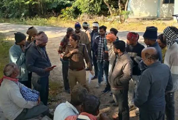 واقعے کے بعد مشتعل دیہی باشندوں کا مظاہرہ