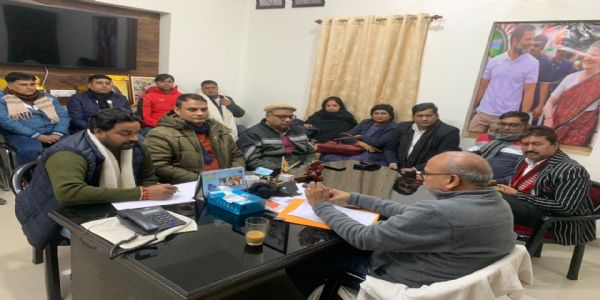 ریاستی کانگریس صدر راجیش رام نے پارٹی ترجمانوں اور پینلسٹس کے ساتھ میٹنگ کی