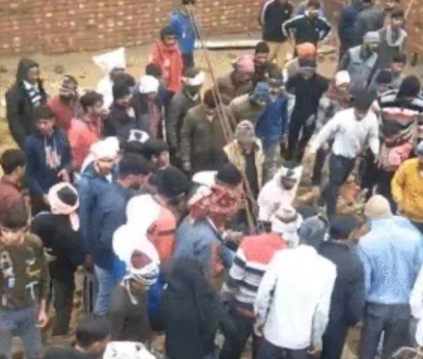 آگرہ ضلع میں تہہ خانے کی ایک نو تعمیر شدہ دیوار گرنے سے دو افراد ہلاک اور پانچ دیگر زخمی