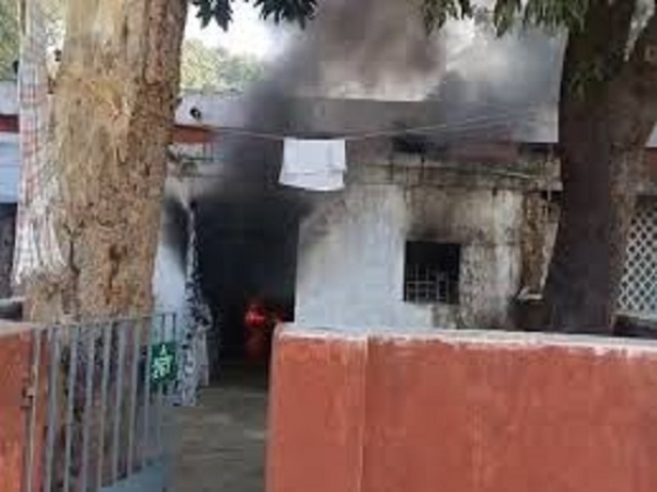 اورینٹ پیپر مل کالونی کے کوارٹر میں خوفناک آتشزدگی، لاکھوں کا سامان جل کر خاک