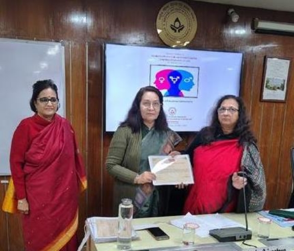 پروفیسر ثمینہ خان