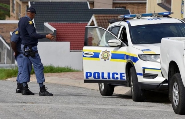 جنوبی افریقہ پولیس ایسی ہی کسی واردات کی اطلاع پر موقع پر پہنچی۔ فائل فوٹو انٹرنیٹ میڈیا