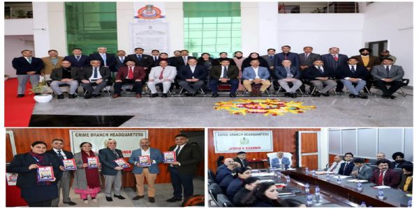 جموں و کشمیر پولیس کے ڈی جی پی نے کرائم برانچ دفتر کا دورہ کیا۔