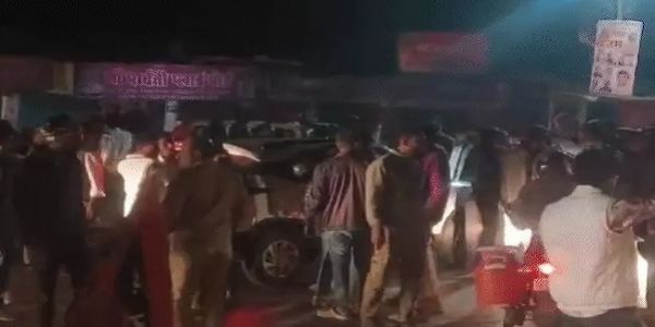 دو فرقوں کے درمیان تنازعہ کے بعد پتھراو، بھوپال-اندور ہائی وے پر گاڑیوں میں توڑ پھوڑ