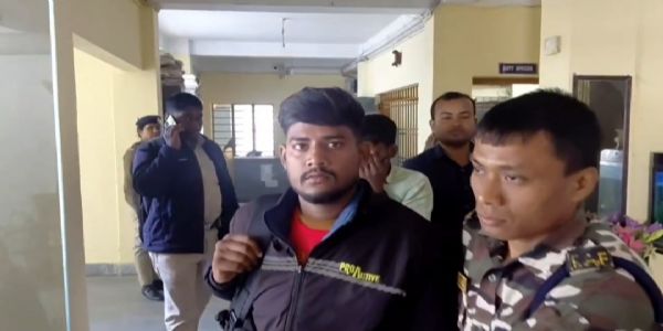 باگڈوگرا ایئرپورٹ پر مسافر کے سامان سے کارتوس برآمد، مسافر گرفتار