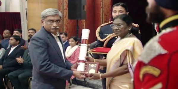 جینت نارلیکر کو بعد از مرگ وگیان رتن ایوارڈ