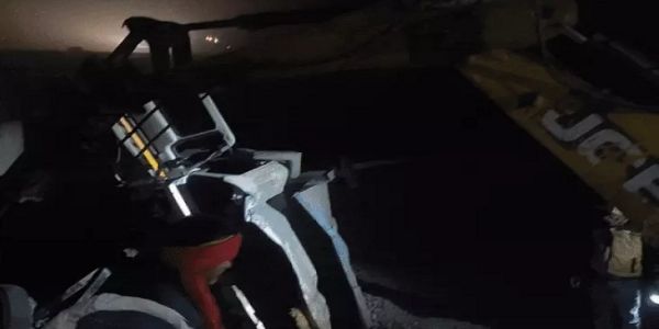 مدھیہ پردیش : بریک فیلہونے کے سبب بجری سے بھرا ڈمپر دموہ کے بٹیا گڑھ کے قریب پل سے گرا، دو کی موت